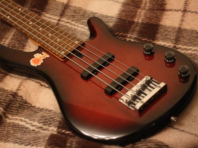 Бас-гитара «Yamaha». Модель BB-405